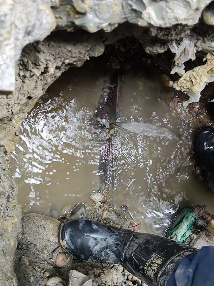 吐鲁番本地服务：小区水管漏水检测维修